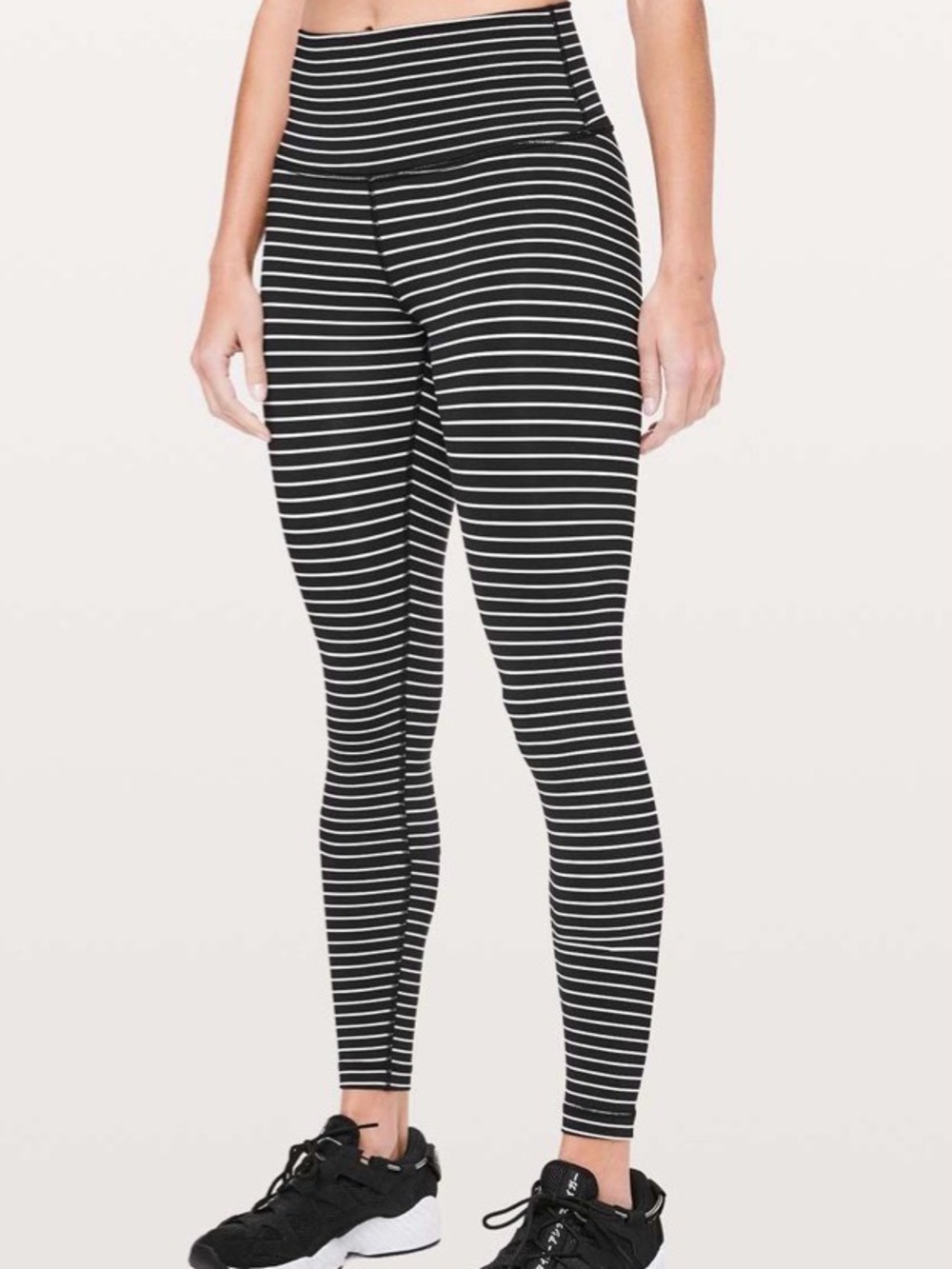 Lululemon wunder under size 4 high rise Leggings- new condition